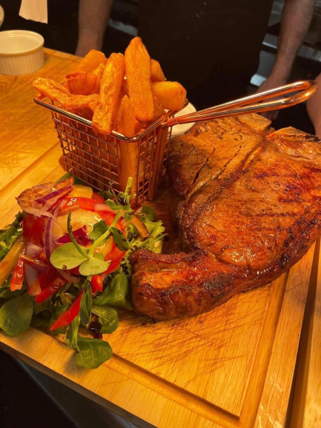 The Manor Inn Pub And Steakhouse, Fridaythorpe, Driffield York Extérieur photo